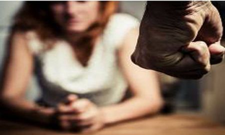 15-year-old asks: 'Should I have the abortion to keep' my abusive boyfriend?